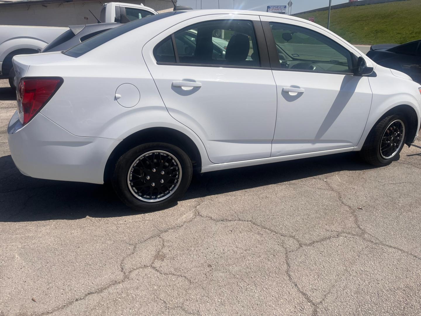 2016 WHITE CHEVROLET SONIC LS LS Auto Sedan (1G1JA5SH9G4) with an 1.8L L4 DOHC 24V engine, 6A transmission, located at 8101 E. Skelly Dr., Tulsa, OK, 74129, (918) 592-3593, 36.121891, -95.888802 - Photo#1